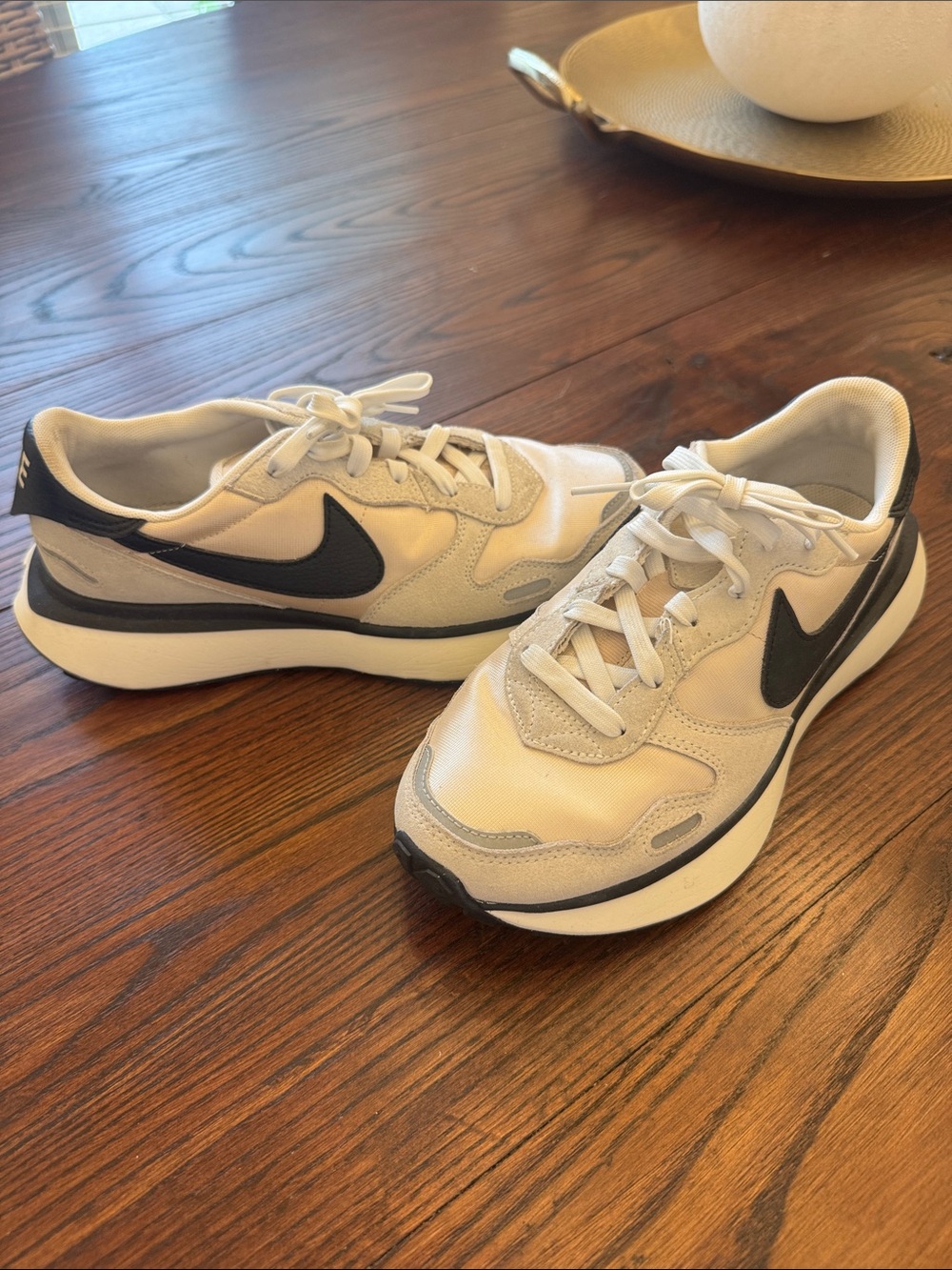 Nike Phoenix Waffle like new 
Summit White/Sanddrift/ Sail/Black
Size 8 womens
